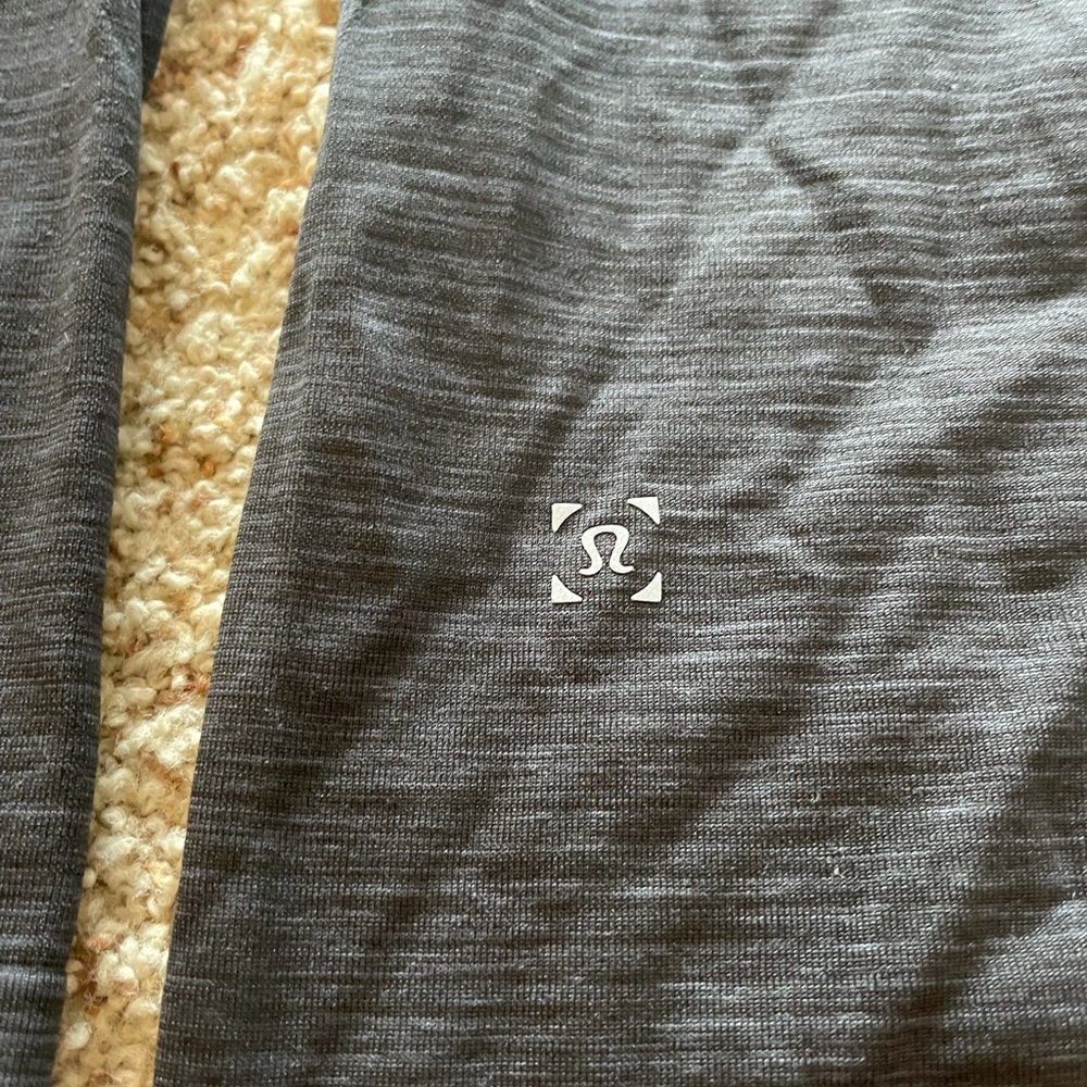 Men’s Lululemon black long sleeve shirt